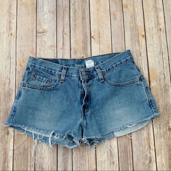 Levi’s | Cutoff Distressed denim Jean Shorts. - Picture 2 of 6